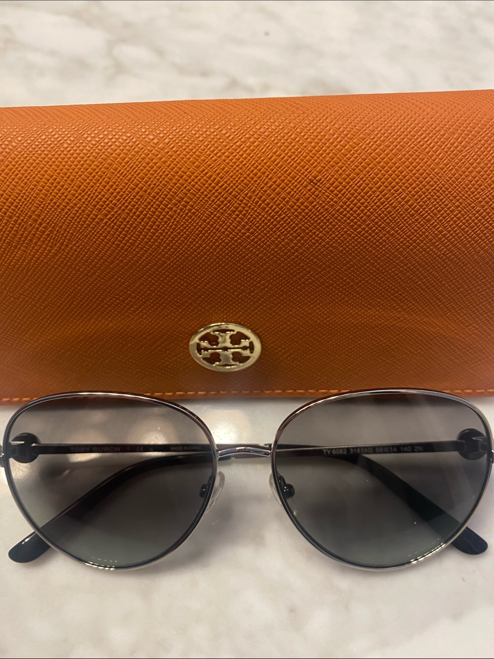 NWOT Tory Burch Orange Saffiano case and Aviator Sunglasses - Picture 9 of 13
